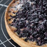 tarte-amande-myrtille-bordure-plat